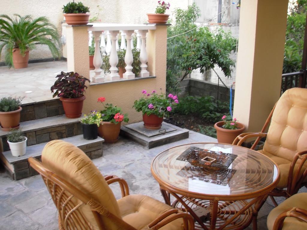 Apartment Ikos And